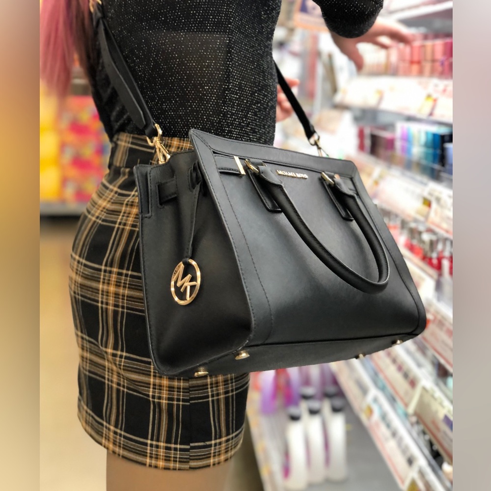 π₯Moving to @the_bag_guyπ₯Michael Kors - Dillon Saffiano Satchel-Black/Gold - Picture 4 of 16